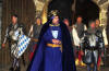 Bernd Zoels als Herzog Ludwig II der Strenge, im Hintergrund Ritter und Soldaten in " Maria von Brabant "
